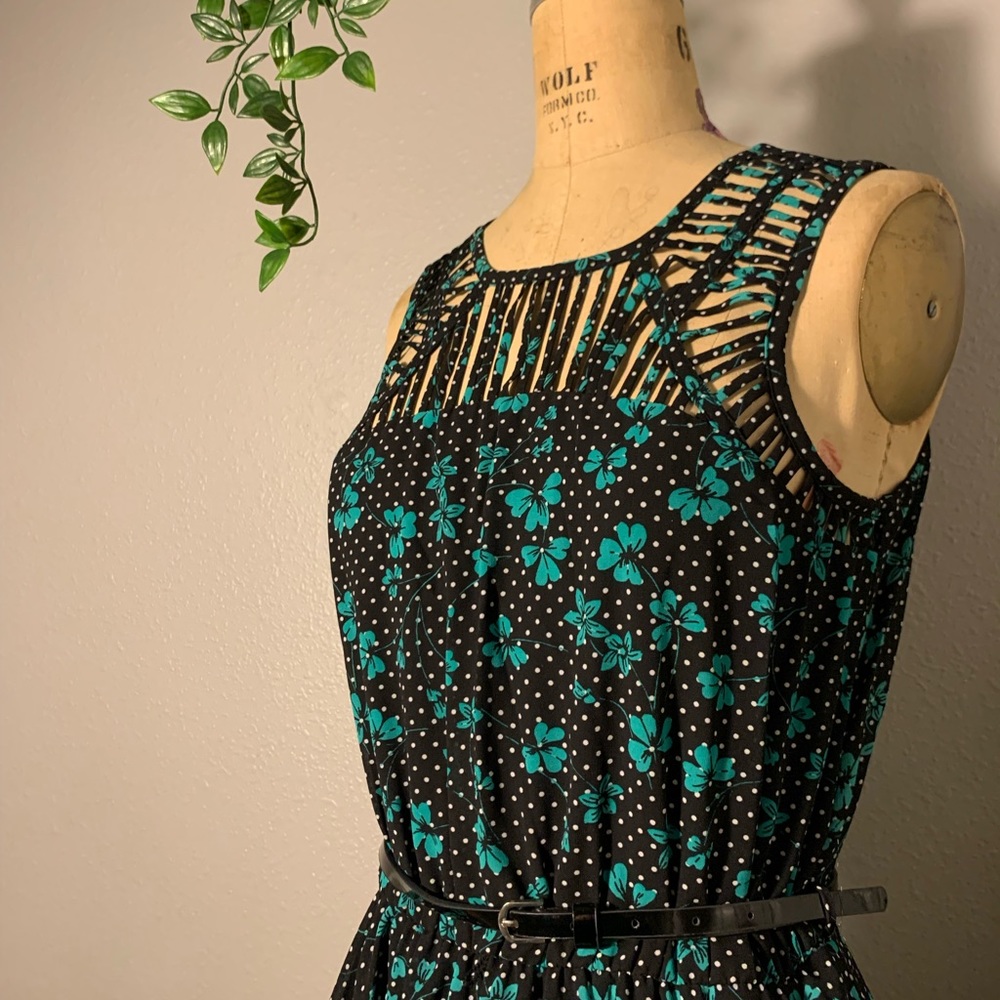 Clover Pattern Dress - Picture 2 of 3